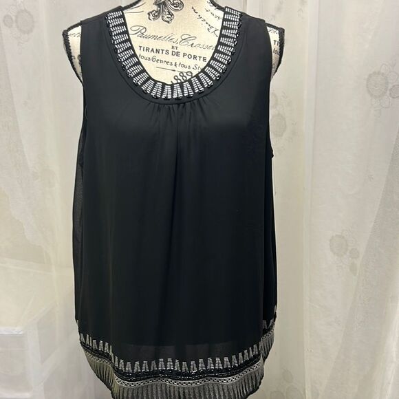Black sleeveless blouse, beautiful embellishments on the neck and bottom - Picture 1 of 8